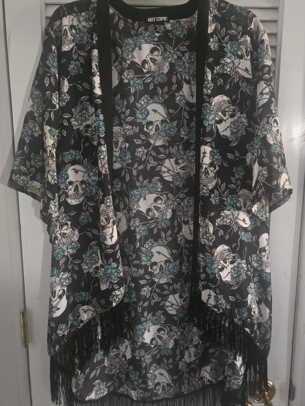 Hot Topic Black Kimono with Teal and White Skull Rose Print. Size 2xl